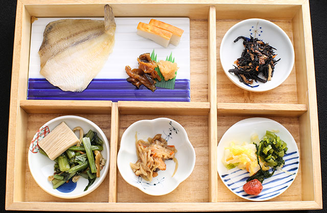 朝食